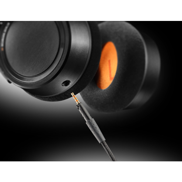 NDH-20-Black-Edition-Macro3_Neumann-Headphone_G