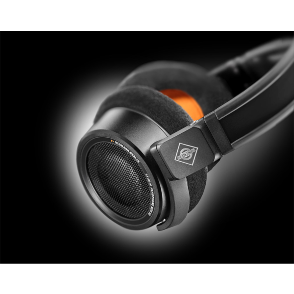 NDH-30-Black-Edition-Macro-2_Neumann-Headphone._G