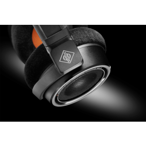 NDH-30-Black-Edition-Macro-8_Neumann-Headphone_G