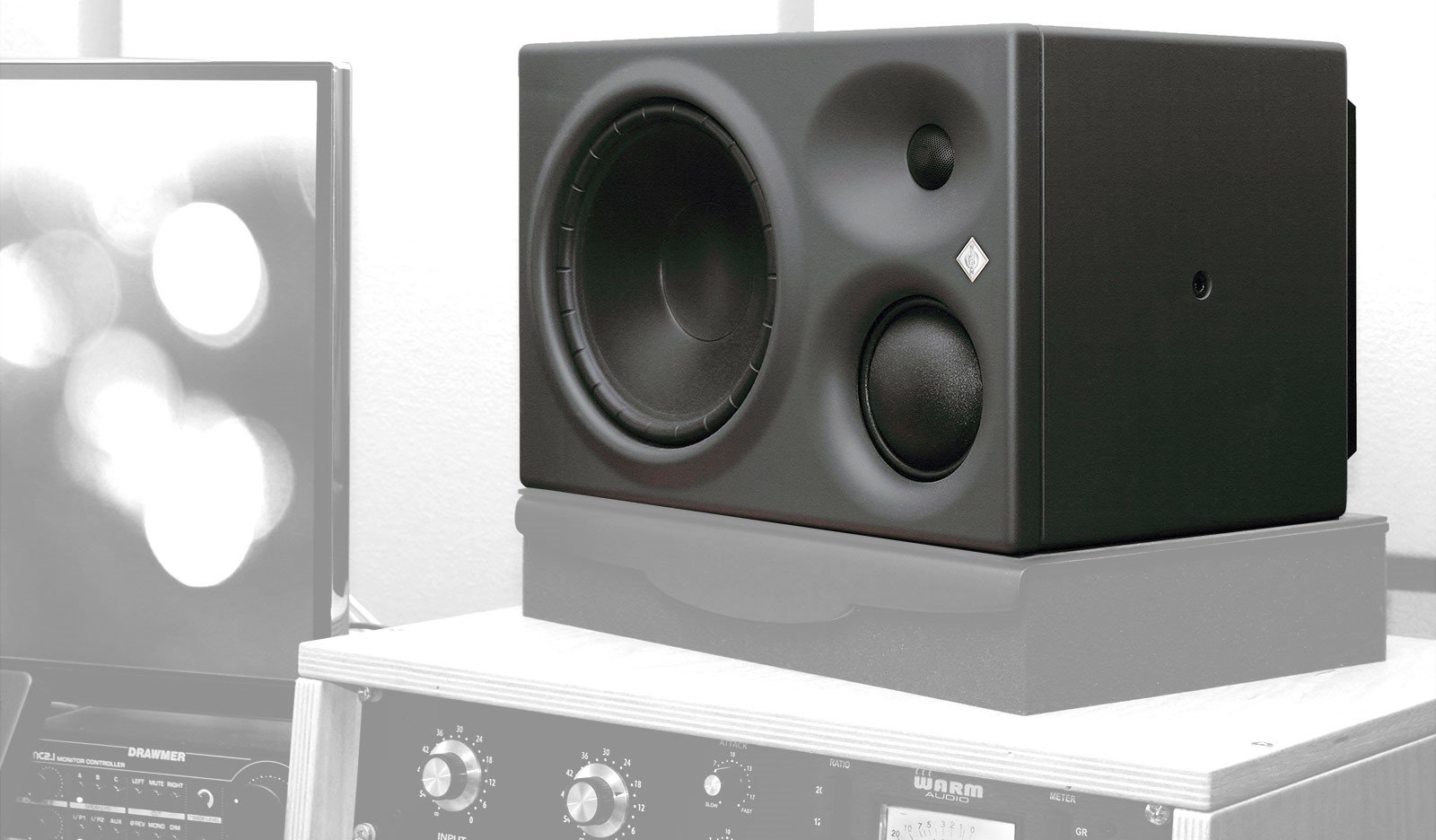 WHAT’S THE DIFFERENCE BETWEEN HOME STEREO SPEAKERS AND STUDIO MONITORS?