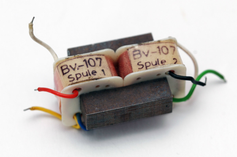 A Neumann microphone transformer: Two wire coils are on a common ferromagnetic core.