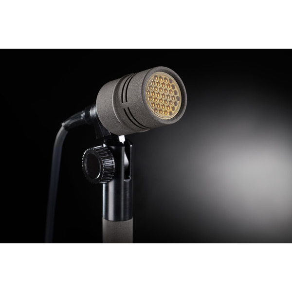 KK_184_+_KM_Ax1_desktop_KM-A-D-Macro-05_Neumann-Miniature-Microphone-System_G