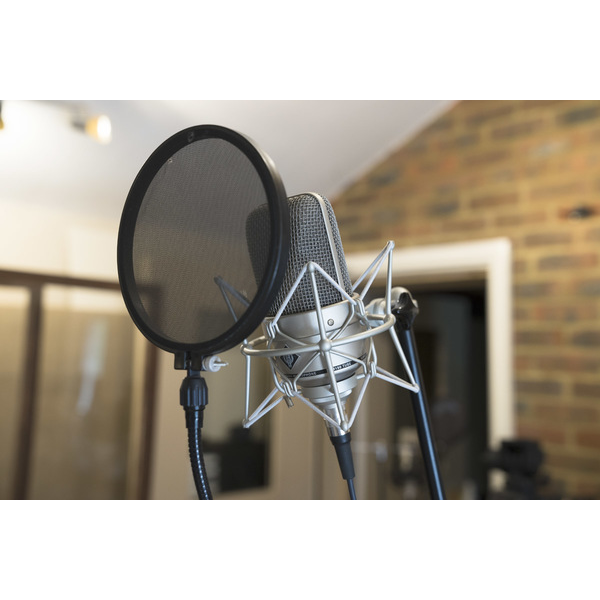 M_150_Tubex1_desktop_M-150-Tube-In-Studio_G