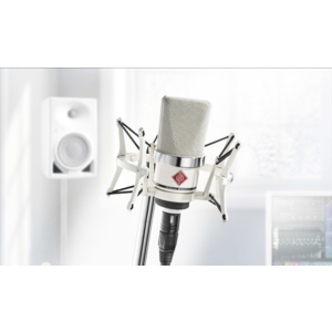 TLM_102_White_Editionx1_desktop_TLM-102-White-Edition-with-EA-Room_Neumann-Studio-Microphone_G
