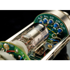 U_67_Setx1_desktop_U-67-Inside3_Neumann-Studio-Tube-Microphone_G
