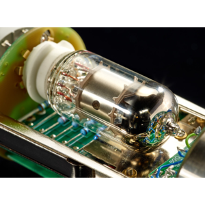 U_67_Setx1_desktop_U-67-Inside4_Neumann-Studio-Tube-Microphone_G