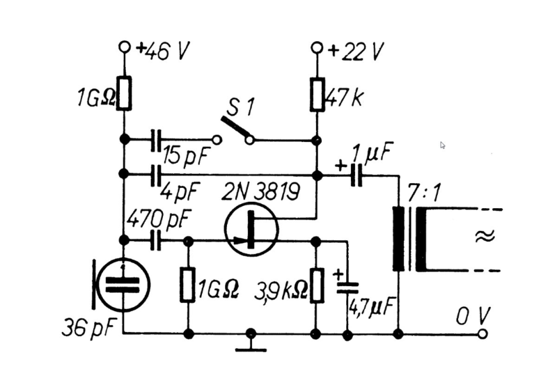 Early microphone circuits were very simple: The output transformer for signal balancing was also used as the second stage of the impedance conversion.