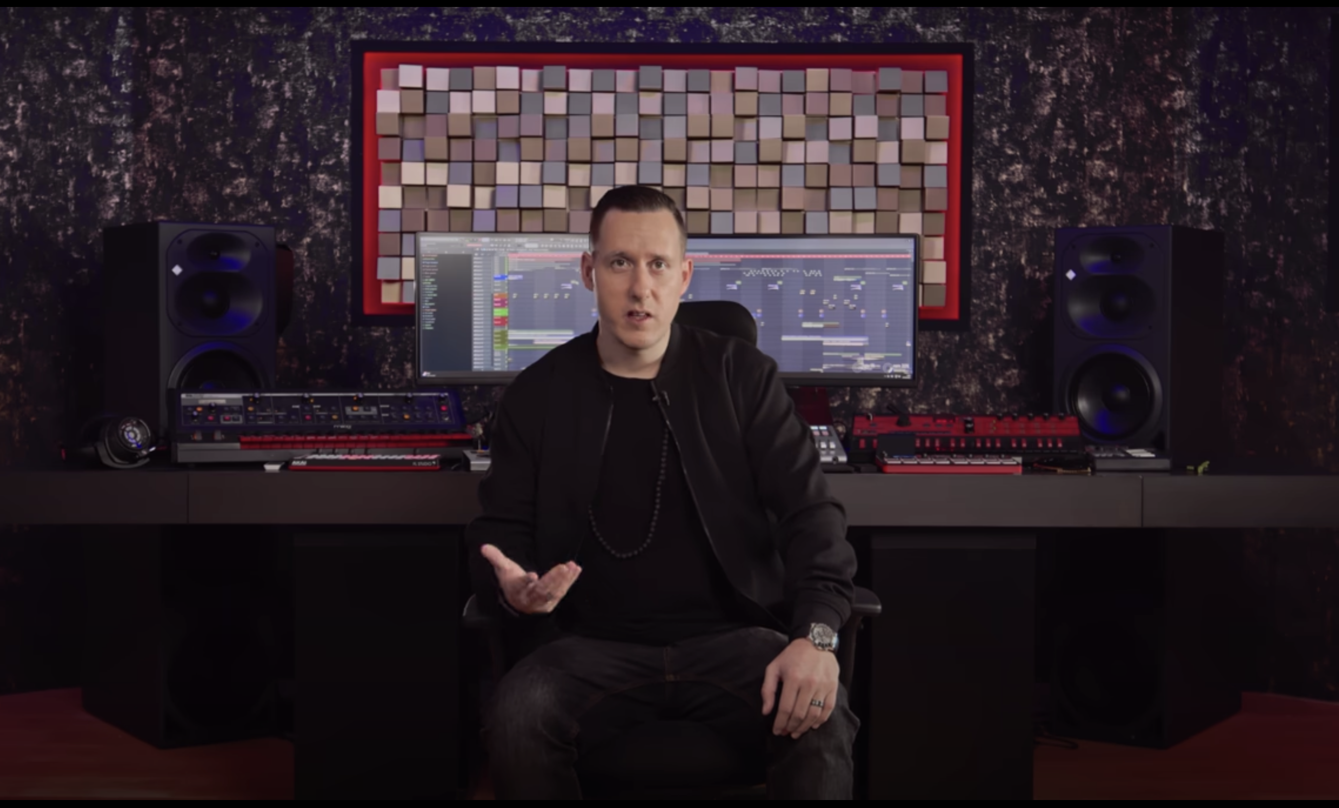DJ Statics Paris Mixing Studio: A Tour of the Ultimate DJ Setup