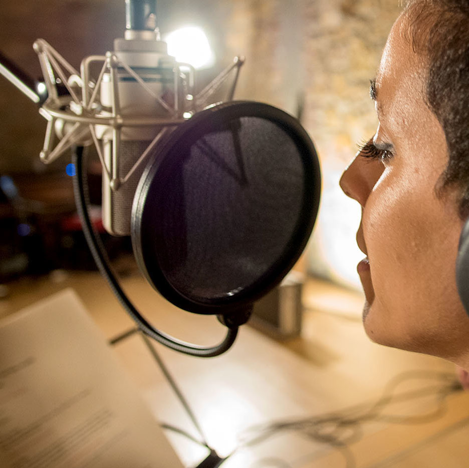 COMPARING DIFFERENT MICS FOR VOCAL RECORDINGS IN YOUR HOME STUDIO