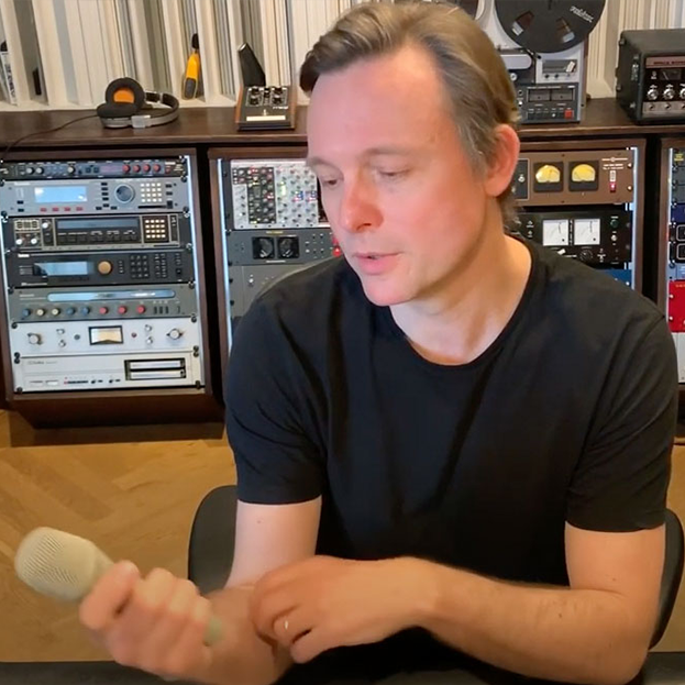 Video: Axel Reinemer talks about the stage microphone series KMS
