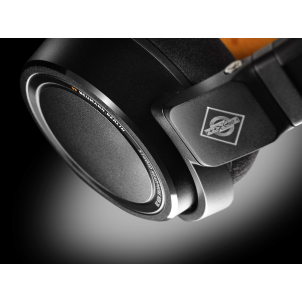 NDH-20-Black-Edition-Macro7_Neumann-Headphone_G