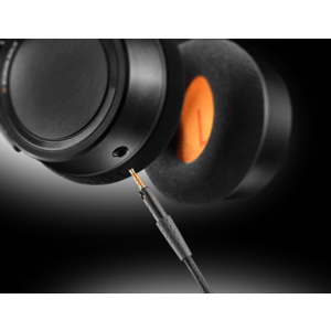 NDH-20-Black-Edition-Macro3_Neumann-Headphone_G