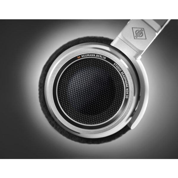 NDH-30-Macro-04_Neumann-Headphone_G