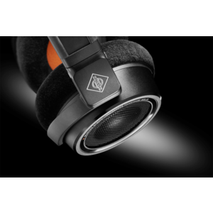 NDH-30-Black-Edition-Macro-8_Neumann-Headphone_G