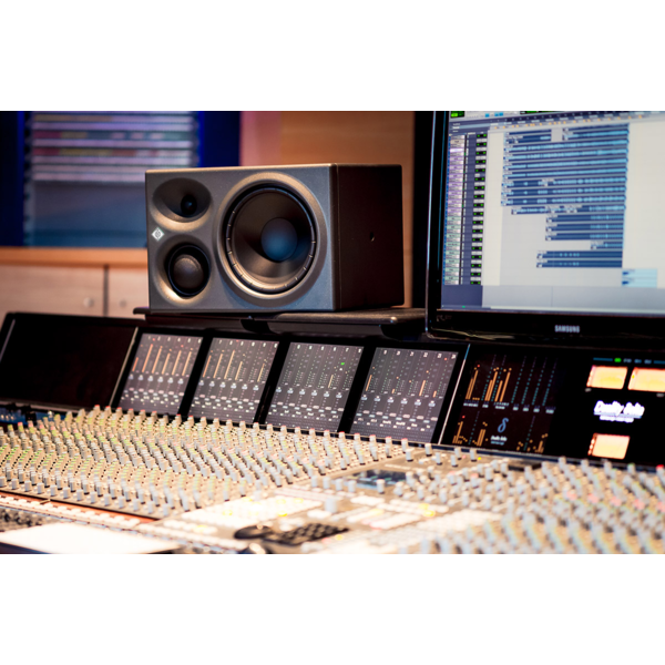 KH-310-A-In-SSL-Studio-03_Neumann-Studio-Monitor_G